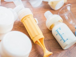 Dengan Alasan Kesehatan, Orang-orang Dewasa Ini Juga Minum ASI