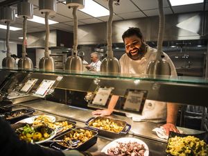 Ini Dia 5 Kantin Perusahaan dengan Makanan Terbaik