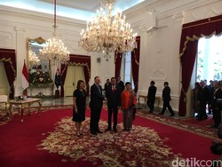 Diiringi Dentuman Meriam, Jokowi Sambut Kehadiran PM John Key di Istana