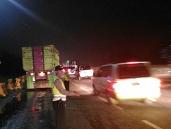Lalin Tol Cikampek Arah Jakarta Padat, Polisi: Jangan Parkir di Bahu Jalan!