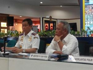 Jumpa Pers Bareng Menteri PU, Jonan Minta Maaf Atas Korban Meninggal Saat Mudik Jumpa Pers Bareng Menteri PU, Jonan Minta Maaf Atas Korban Meninggal Saat Mudik