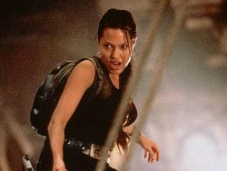 Menyaksikan Petualangan Angelina Jolie Menyelamatkan Benda Bersejarah