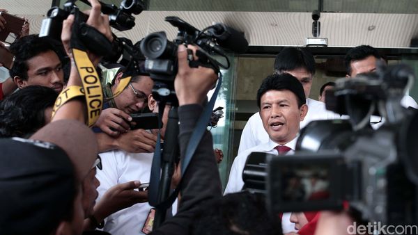 Kabareskrim Datangi Gedung KPK