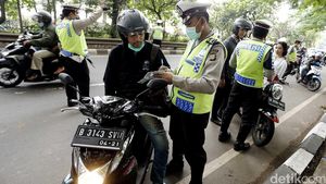 Puluhan Motor Terjaring Razia di Jalan Simatupang
