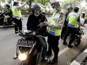 Puluhan Motor Terjaring Razia di Jalan Simatupang