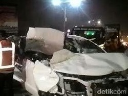 Mobil Avanza Tabrak Buntut Kontainer di Tol Cawang, Penumpang WN Prancis Tewas