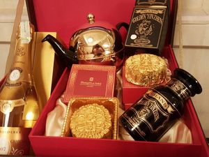 Lelang Gold Mooncake Tandai Penutupan Shang Palace