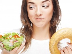 Ini Sebabnya Orang Cenderung Makan Lebih Banyak Saat sedang Stres