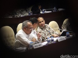 Menteri PUPR Teteskan Air Mata Buat Anggota DPR yang Wafat Kena Corona