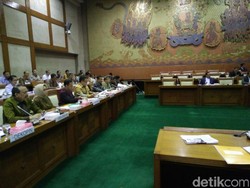 Masih Dilarang ke DPR, Rini Kembali Diwakili Menkeu