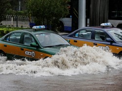 Hampir 100 Orang Tewas atau Hilang Akibat Hujan Deras di China