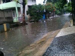 Hujan Deras, Kompleks Polri Jl Pondok Karya Tergenang 20 Cm