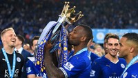 Wes Morgan juara musim 15/16 dengan Leicester City dalam Premier League 10 musim terakhir. Foto: Getty Images/Shaun Botterill