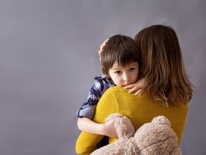 Perlu Bunda Tahu Nih, Pola Asuh V of Love untuk Anak