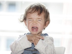 Jatuh Saat Makan Hingga Sumpit Tembus ke Otak, Balita Ini Selamat