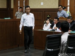 Pegawai Olivier Pikir Kopi Berubah Warna karena Berisi Jamu Kunyit