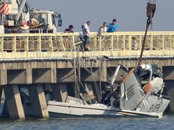 Pesawat Amfibi Tabrak Jembatan di Shanghai, 5 Orang Tewas