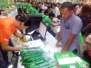 Antusiasme Para Debutan saat Ambil Race Pack MILO Jakarta International 10K