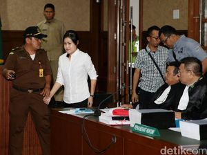 Jaksa Putar CCTV Kedatangan Jessica di Kafe Olivier