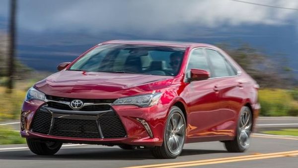 Toyota Camry Bersolek