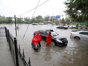 Hujan Deras Picu Kekacauan di Beijing, 200 Penerbangan Dibatalkan Hujan Deras Picu Kekacauan di Beijing, 200 Penerbangan Dibatalkan