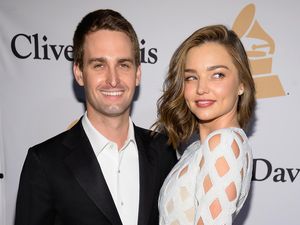 Miranda Kerr Resmi Menikah dengan Bos Snapchat