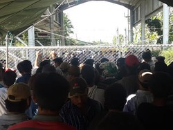 Ratusan Warga Tagih Dana Kompensasi di Depan Kantor JOB PPEJ Tuban