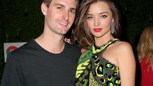 CEO Snapchat Tokcer, Supermodel Seksi Langsung Hamil