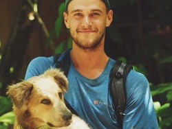 Ditemani Anjing Kesayangan, Pria AS Jalan Kaki Keliling Dunia