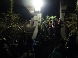 Hujan Iringi Ritual Kasada di Gunung Bromo