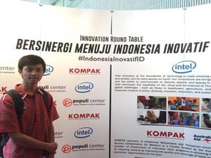 Pemuda Asal Malang Bikin Sarung Tangan Ajaib Tunanetra