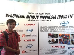 Pemuda Asal Malang Bikin Sarung Tangan Ajaib Tunanetra