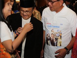 BANK BRI Gelar Acara Nonton Bareng Rudy Habibie Bersama Para Merchant