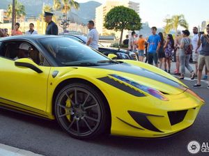 Samuel Etoo dan Stephen Appiah Tunggangi Ferrari 458