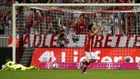 Erdal Oeztuerk membobol gawang Manchester City di menit ke-76. Michaela Rehle/Reuters/detikFoto.