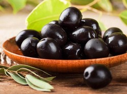Pasang Tulisan Black Olives Matter, Restoran Ini Kebanjiran Order
