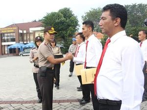 Enam Polsek dan Anggota Polres Sidoarjo Dapat Penghargaan