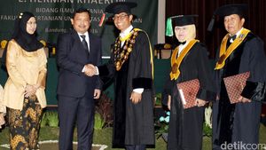 Herman Khaeron Raih Gelar Doktor dari Unpad