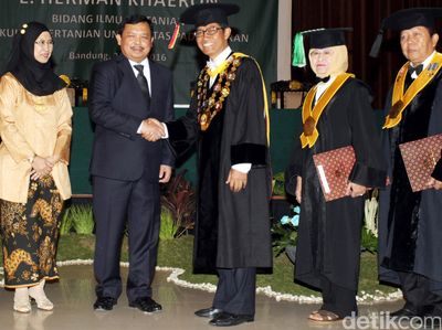 Herman Khaeron Raih Gelar Doktor dari Unpad