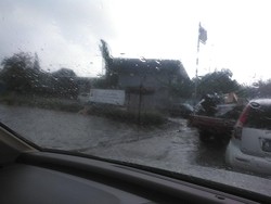 Ada Genangan Air di Tol Dalam Kota Arah Semanggi, Lalin Padat