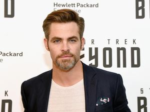 Aktor Chris Pine Pernah Trauma Tak Dapat Peran Utama Gara-gara Jerawat Aktor Chris Pine Pernah Trauma Tak Dapat Peran Utama Gara-gara Jerawat