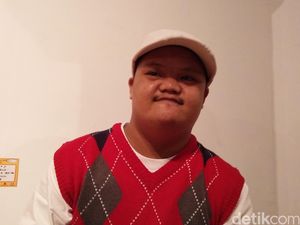 Omay, Anak Spesial yang Selalu Nangis Ditinggal Risma