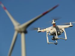 Aksi Drone Sipil Dipakai Ngebom Tentara Rusia