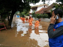 Tanggul Jebol, 3 RT di Jl Perdatam Ulujami Jaksel Kebanjiran