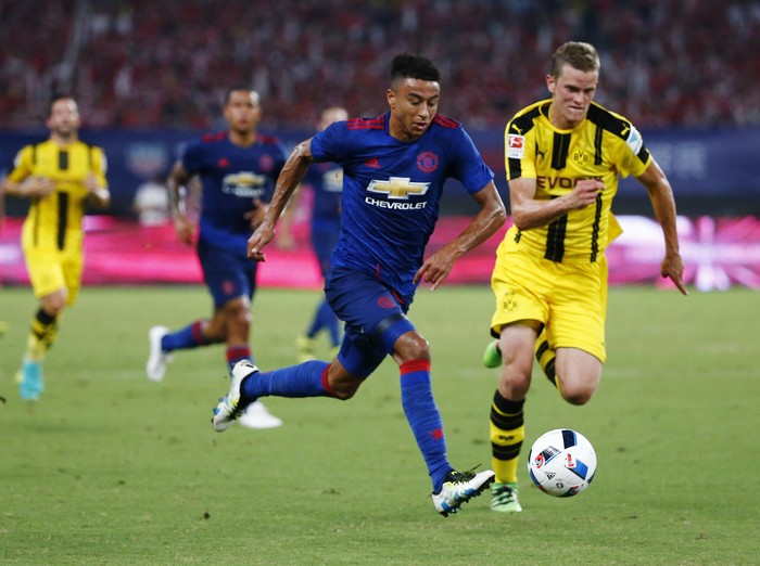 Dortmund Benamkan MU 4-1