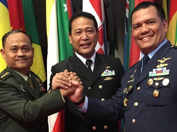 3 Pamen TNI Raih Penghargaan Pendidikan di China