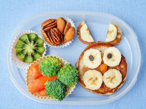 Agar Tak Bosan, Racik Buah-buahan Segar untuk Bekal dengan Cara Ini