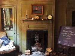 Merayakan Cerita ke-8 Harry Potter and The Cursed Child di Rumah Tua