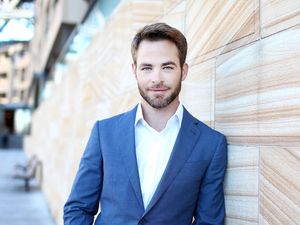 Digilai Wanita karena Tampang, Chris Pine Bingung