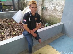 Hebat! Tanpa Sepasang Kaki Sempurna, Eman Raih Penghargaan Kiper Terbaik